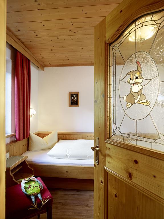 Hotel Traube Pettneu am Arlberg Oda fotoğraf