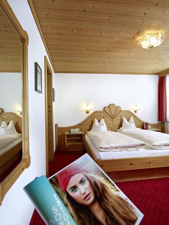 Hotel Traube Pettneu am Arlberg Oda fotoğraf